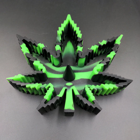 SILICONE ASHTRAY - WEED LEAF W/ POKER