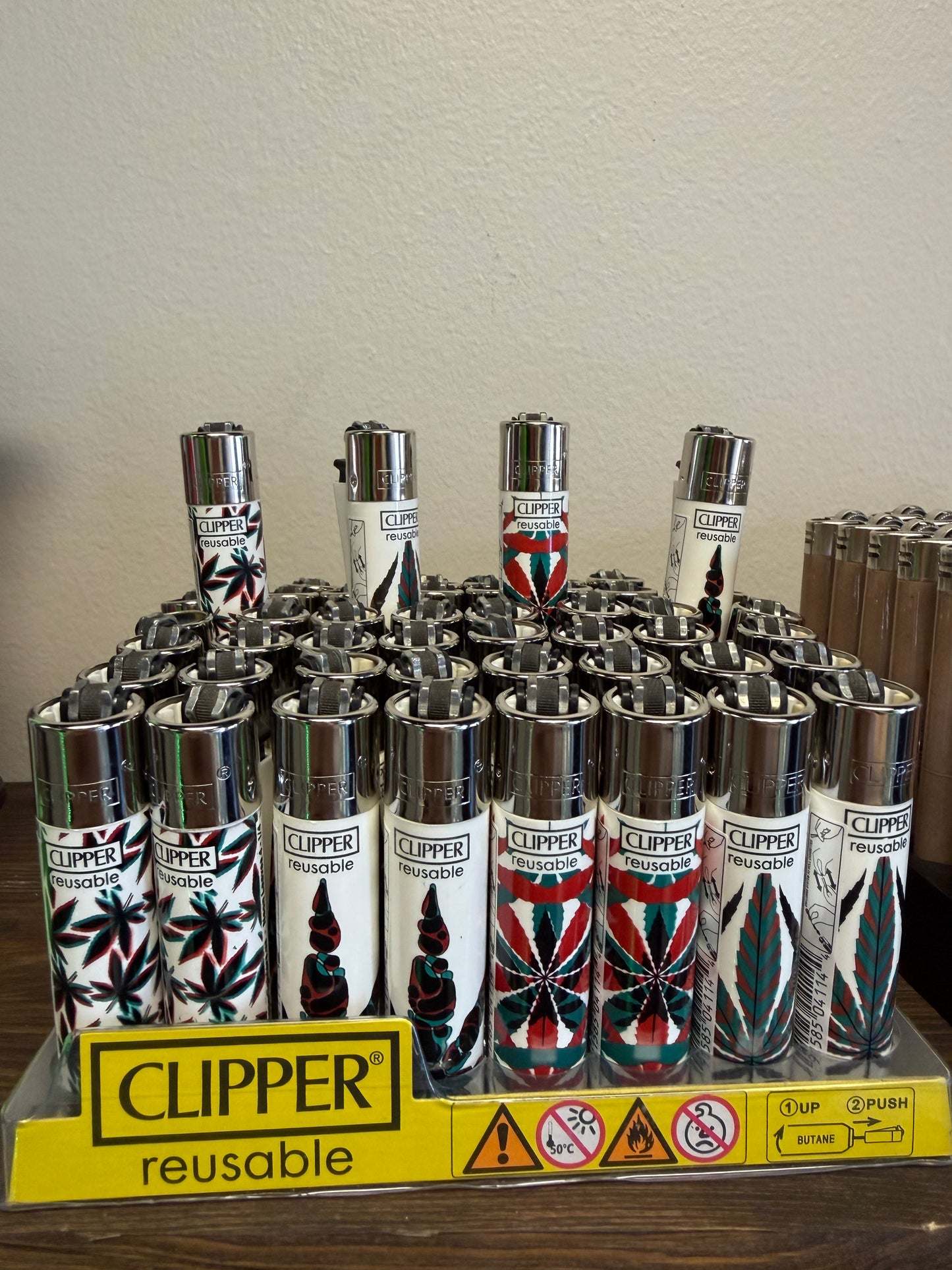 Clipper neon leafs lighters